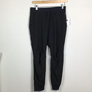 BNWT GAP Fit tech lightweight joggers black size small